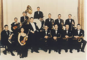 Das Palastorchester mit seinem Sänger Max Raabe